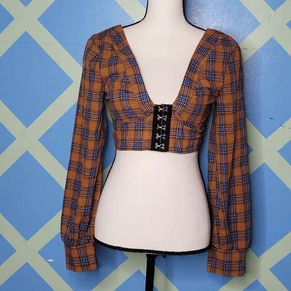 PrettyLittleThing Tops - PrettyLittlething plaid crop top